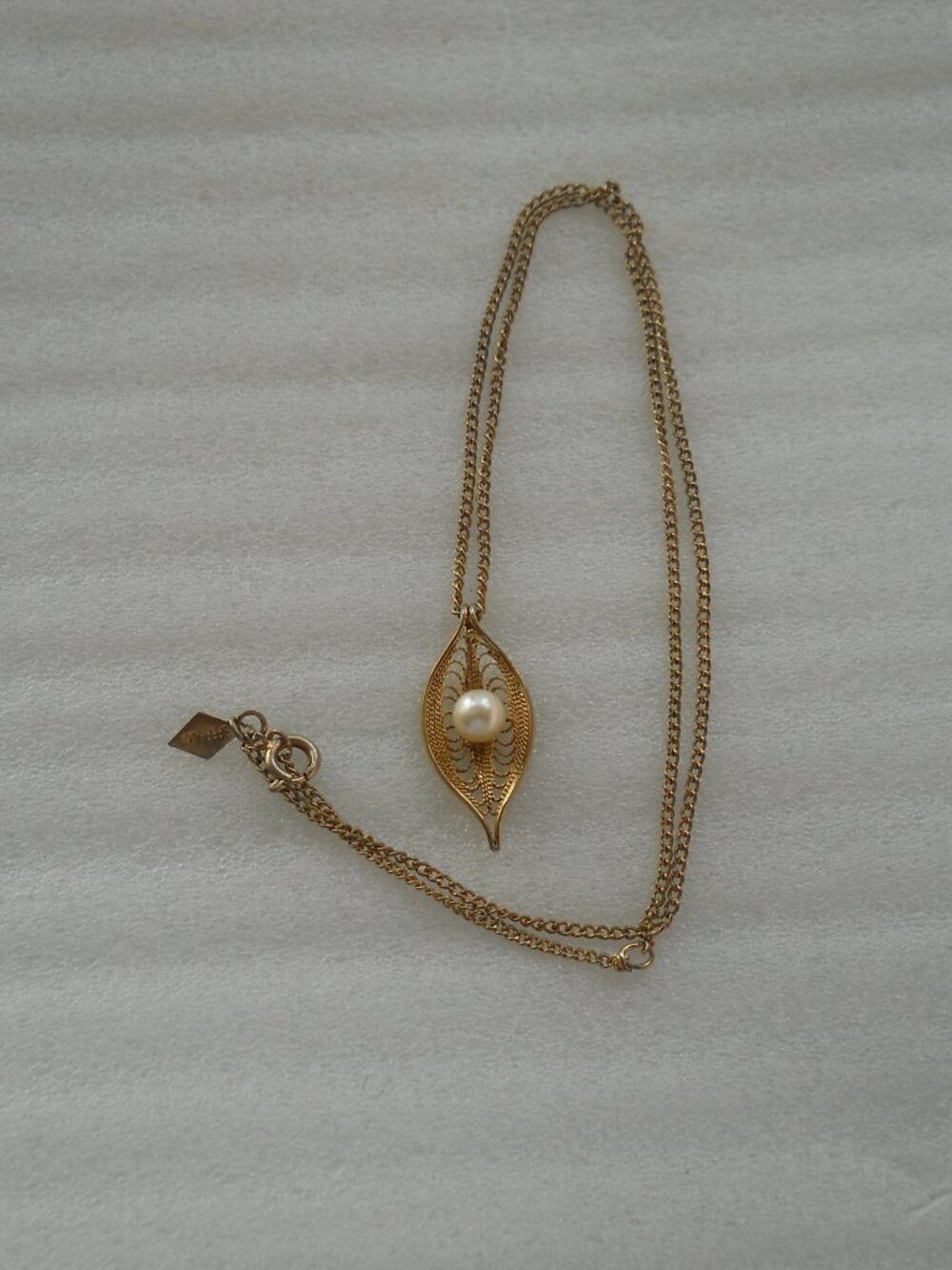 Sarah Coventry - 'Serene" Pendant Necklace    1030